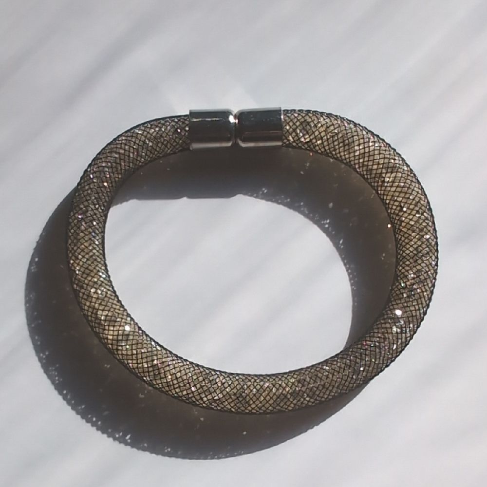 Elegant Stardust Mesh Crystal Filled Bracelet in Gold and Black Magnet Clasp 8.5